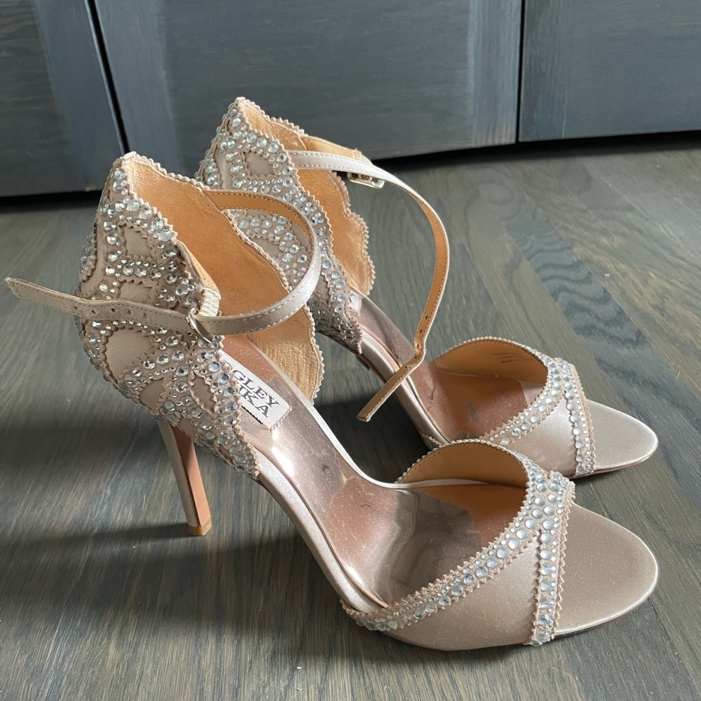 Badgley Mischka.. woman’s size 7.5